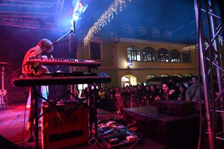 Včeraj je prvi koncert Pravljičnega Kamnik privabil število obiskovalcev (75)